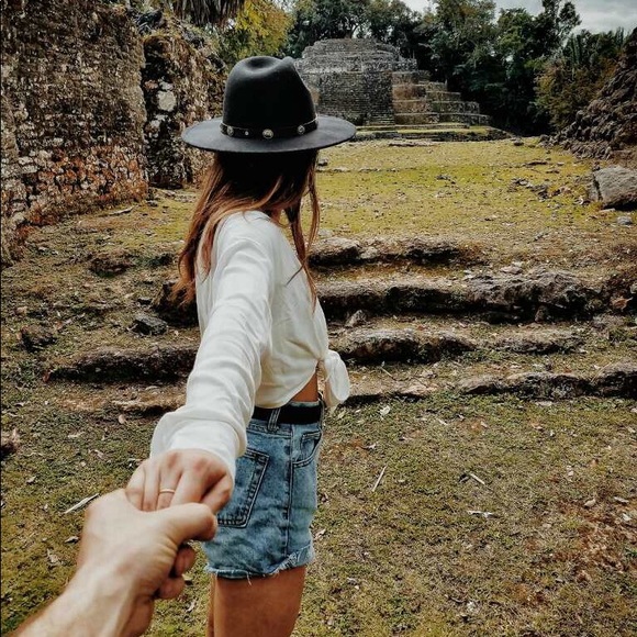 Meet Your Posher! - Picture 2 of 7